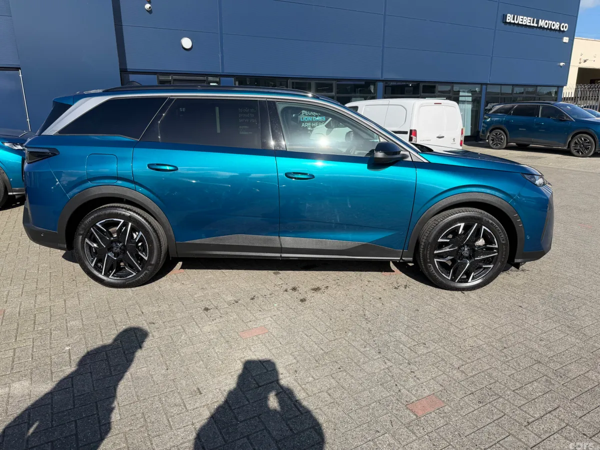 Peugeot 5008 MPV, Petrol, 2025, Blue