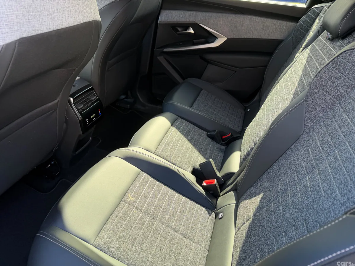 Peugeot 5008 MPV, Petrol, 2025, Blue