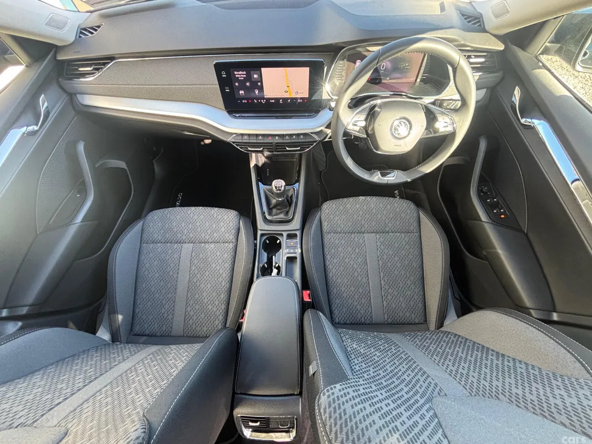 Skoda Octavia Saloon, Diesel, 2024, Grey