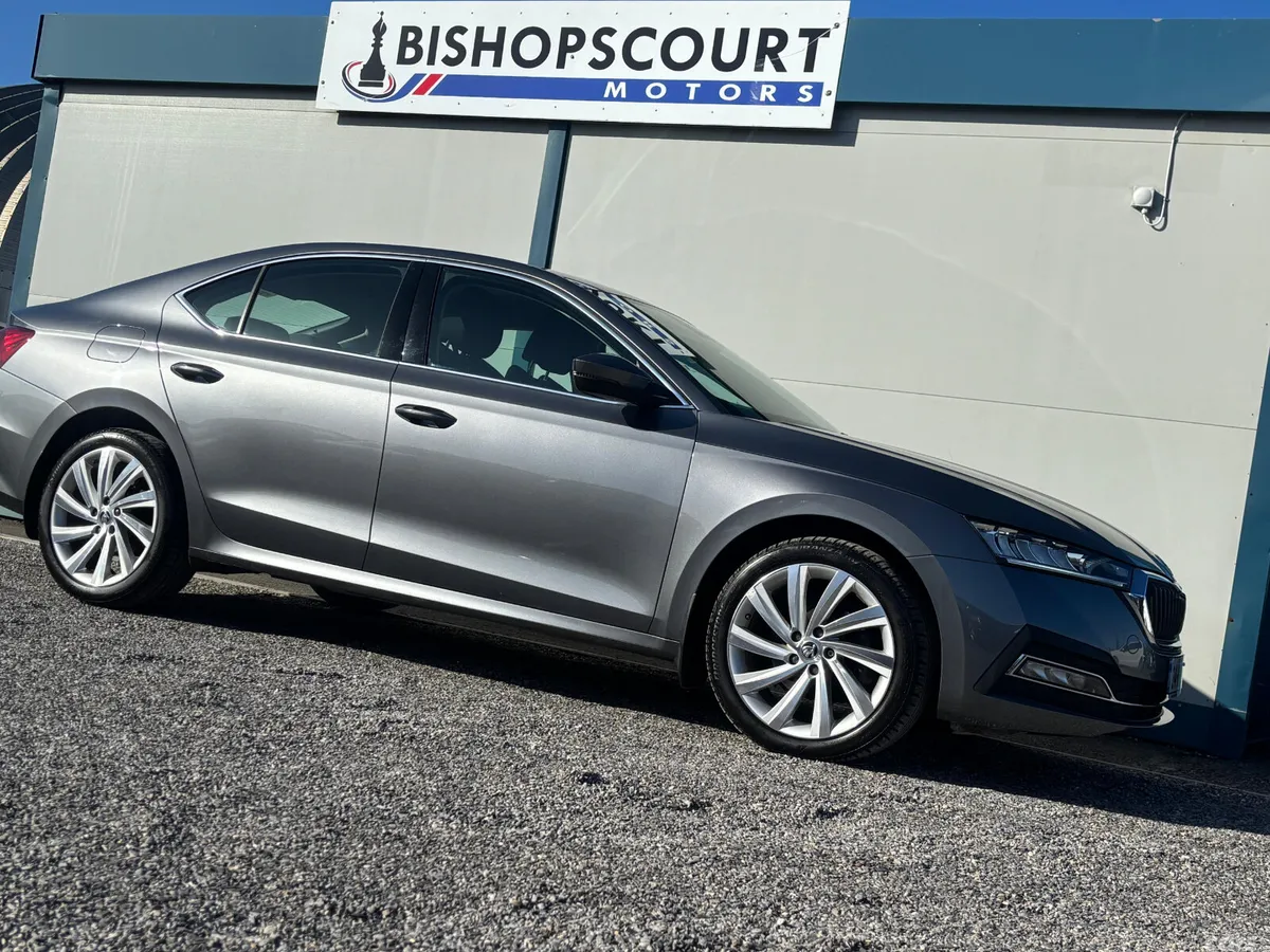 Skoda Octavia Saloon, Diesel, 2024, Grey