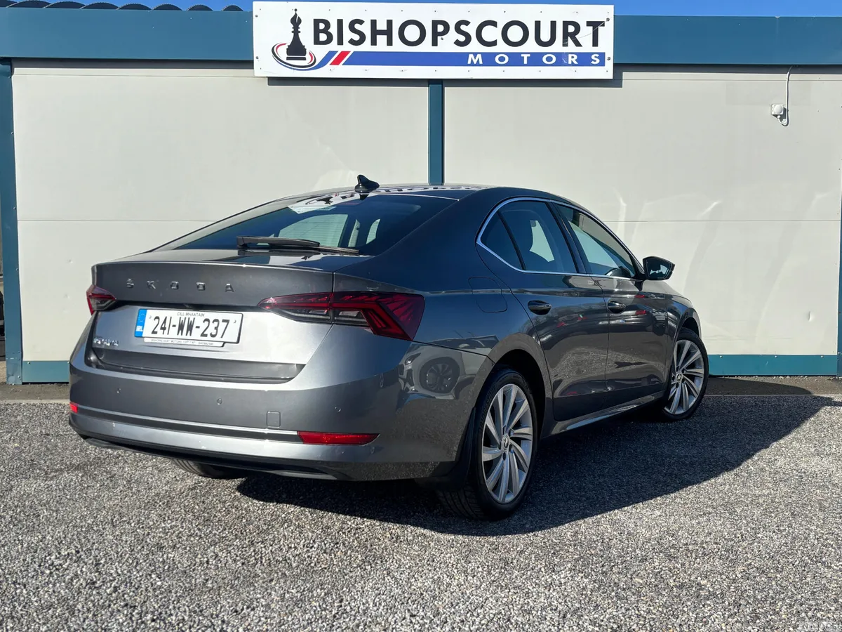 Skoda Octavia Saloon, Diesel, 2024, Grey
