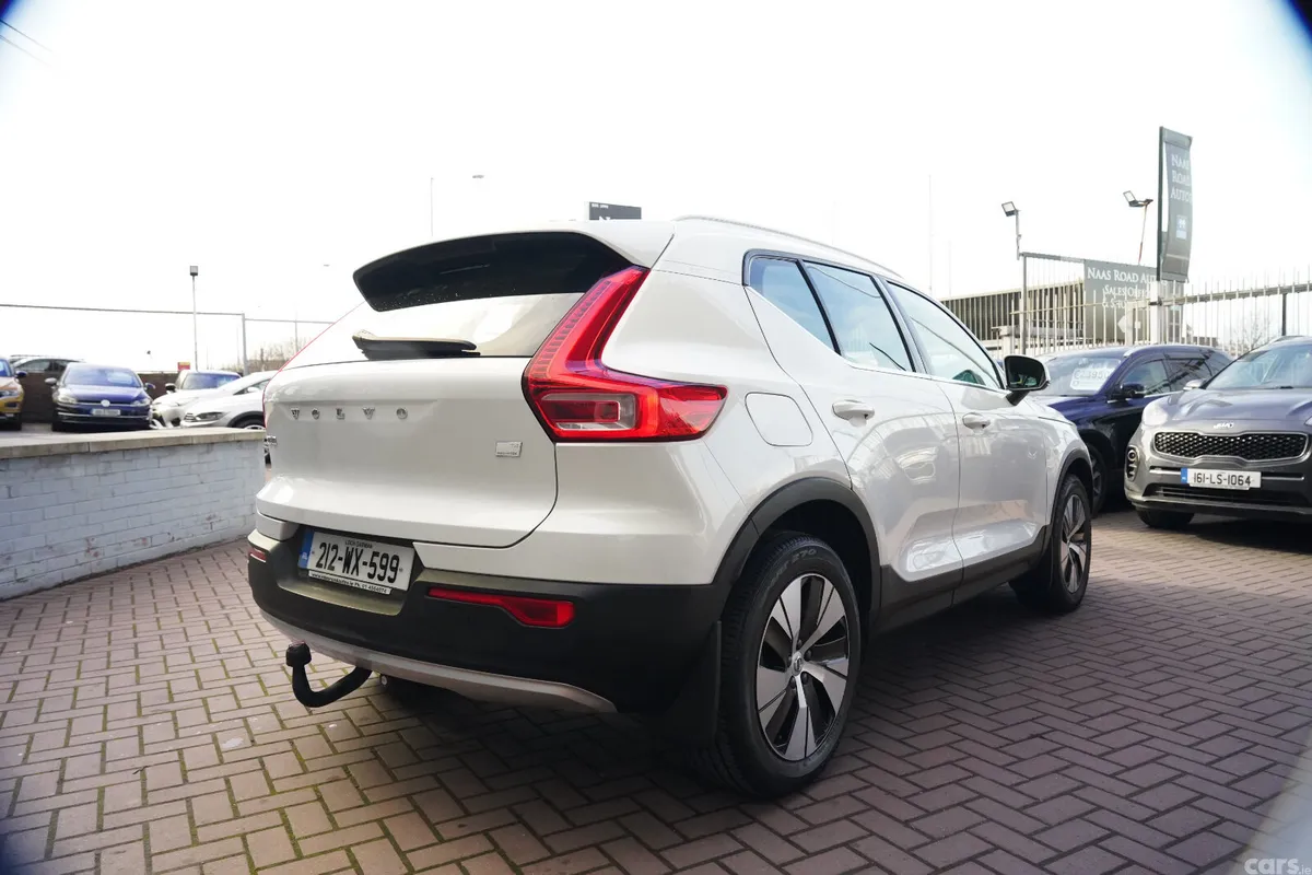 Volvo XC40 Estate/Jeep, Petrol Plug-in Hybrid, 2021, White
