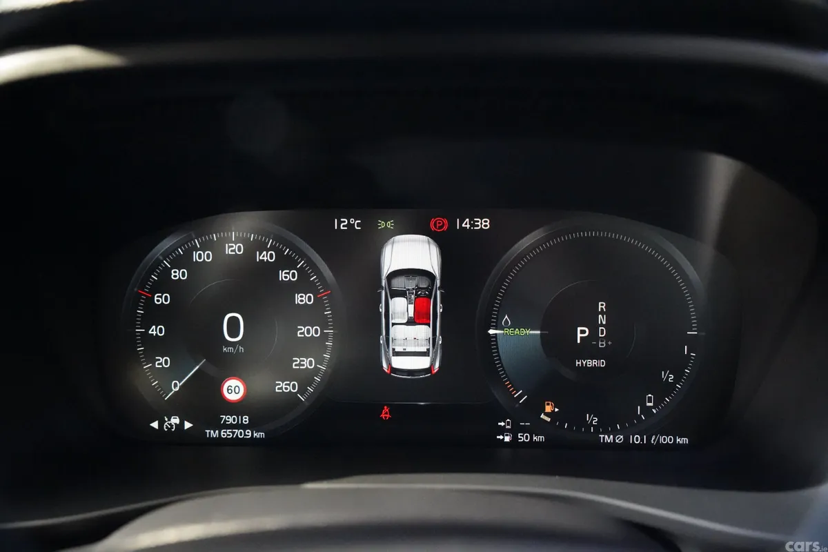 Volvo XC40 Estate/Jeep, Petrol Plug-in Hybrid, 2021, White