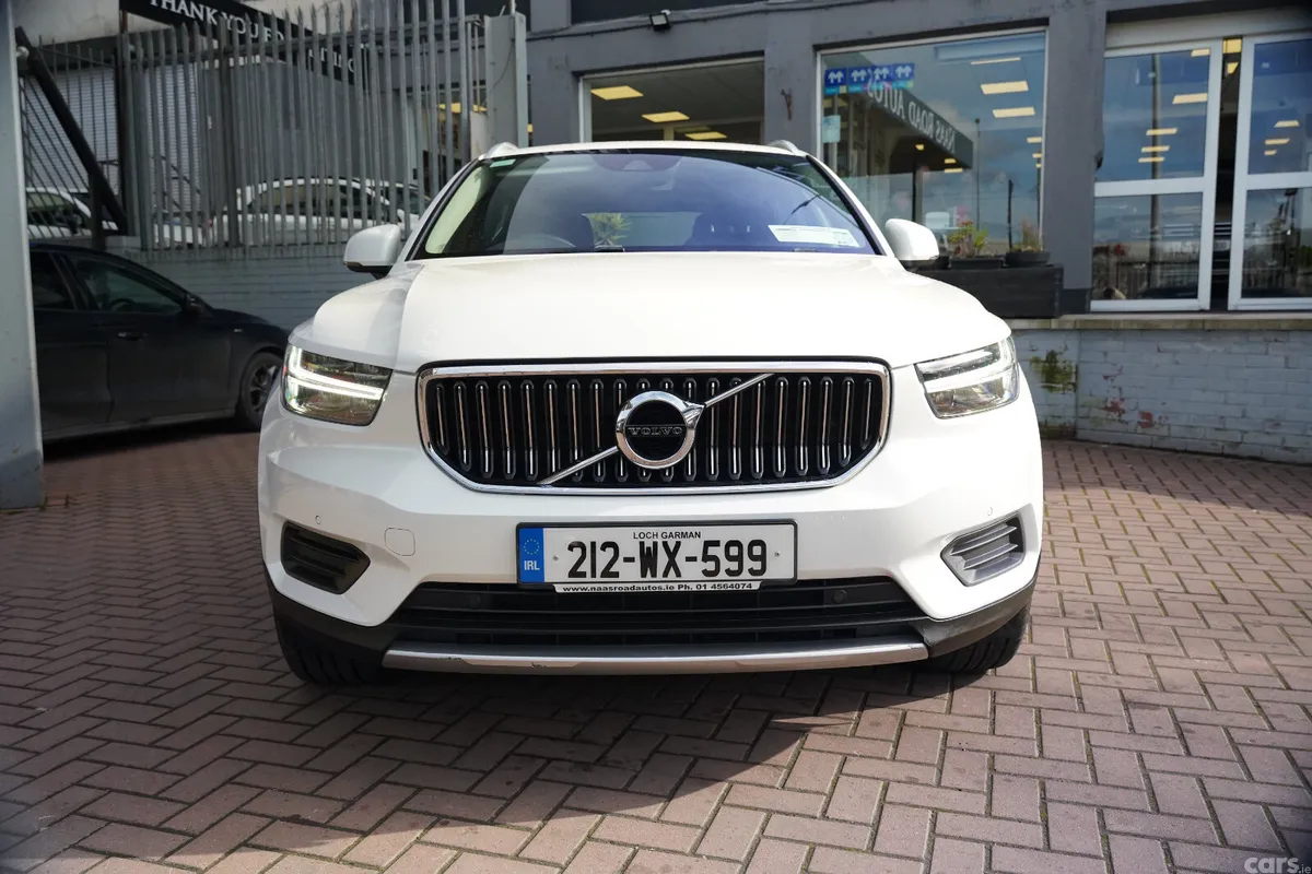Volvo XC40 Estate/Jeep, Petrol Plug-in Hybrid, 2021, White