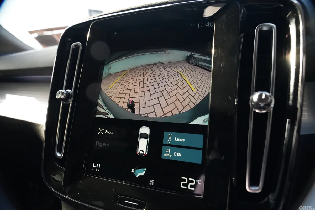 Volvo XC40 Estate/Jeep, Petrol Plug-in Hybrid, 2021, White