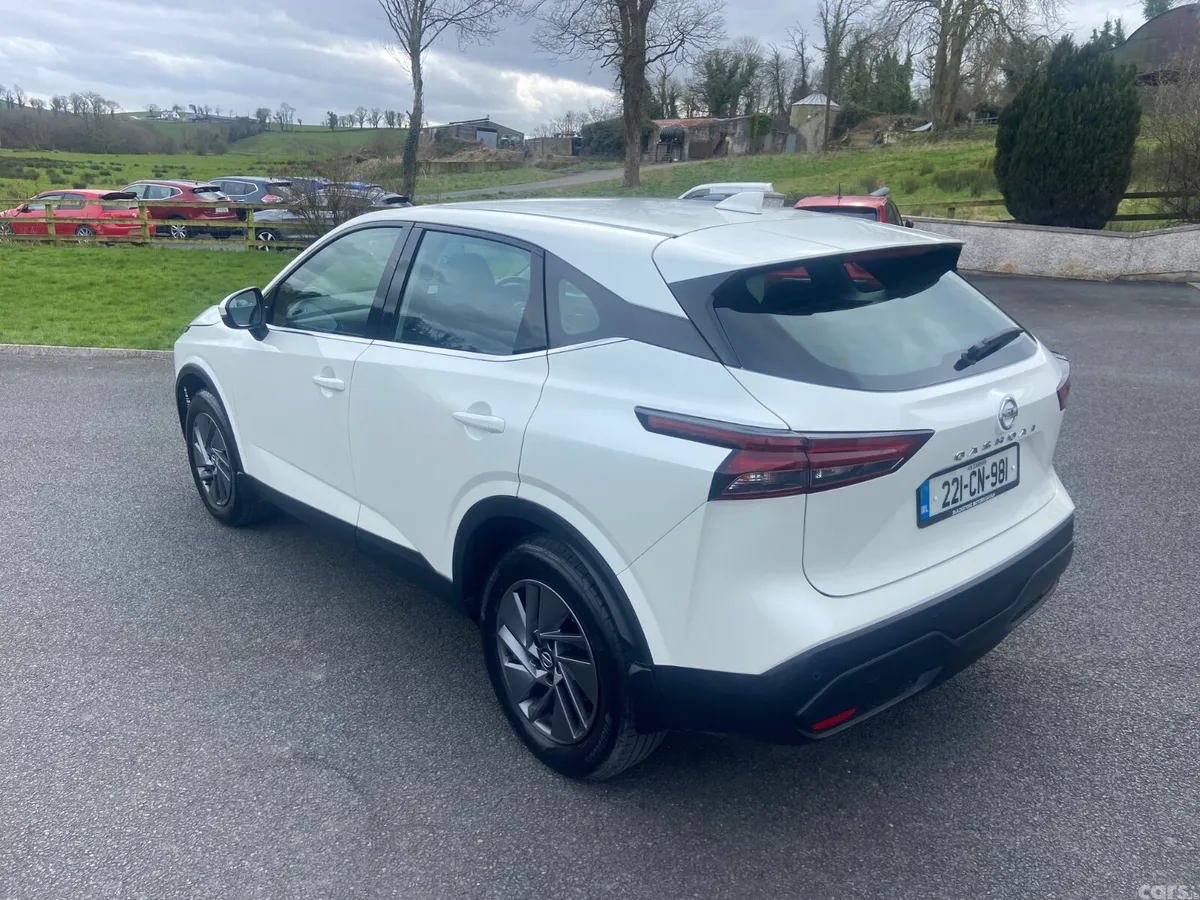Nissan Qashqai MPV, Petrol, 2022, White