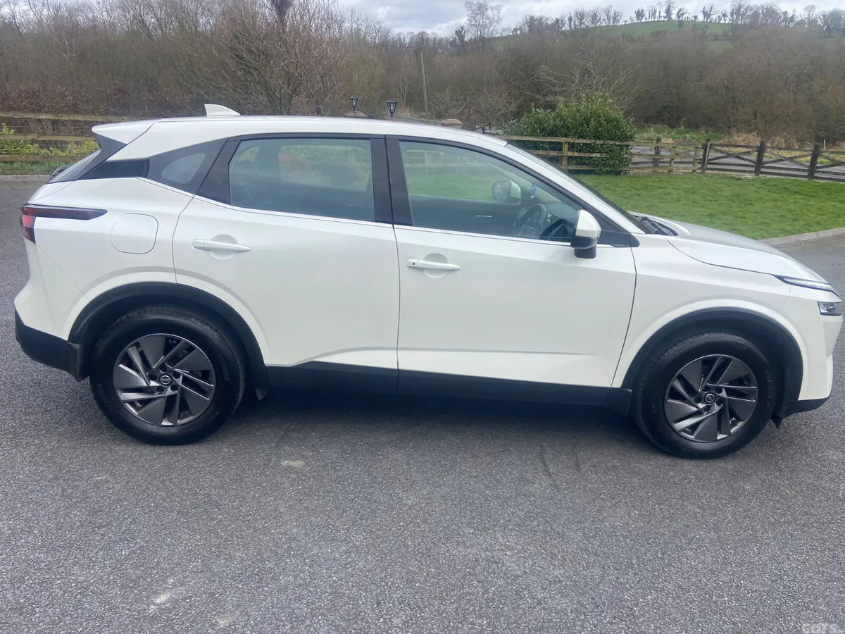 Nissan Qashqai MPV, Petrol, 2022, White