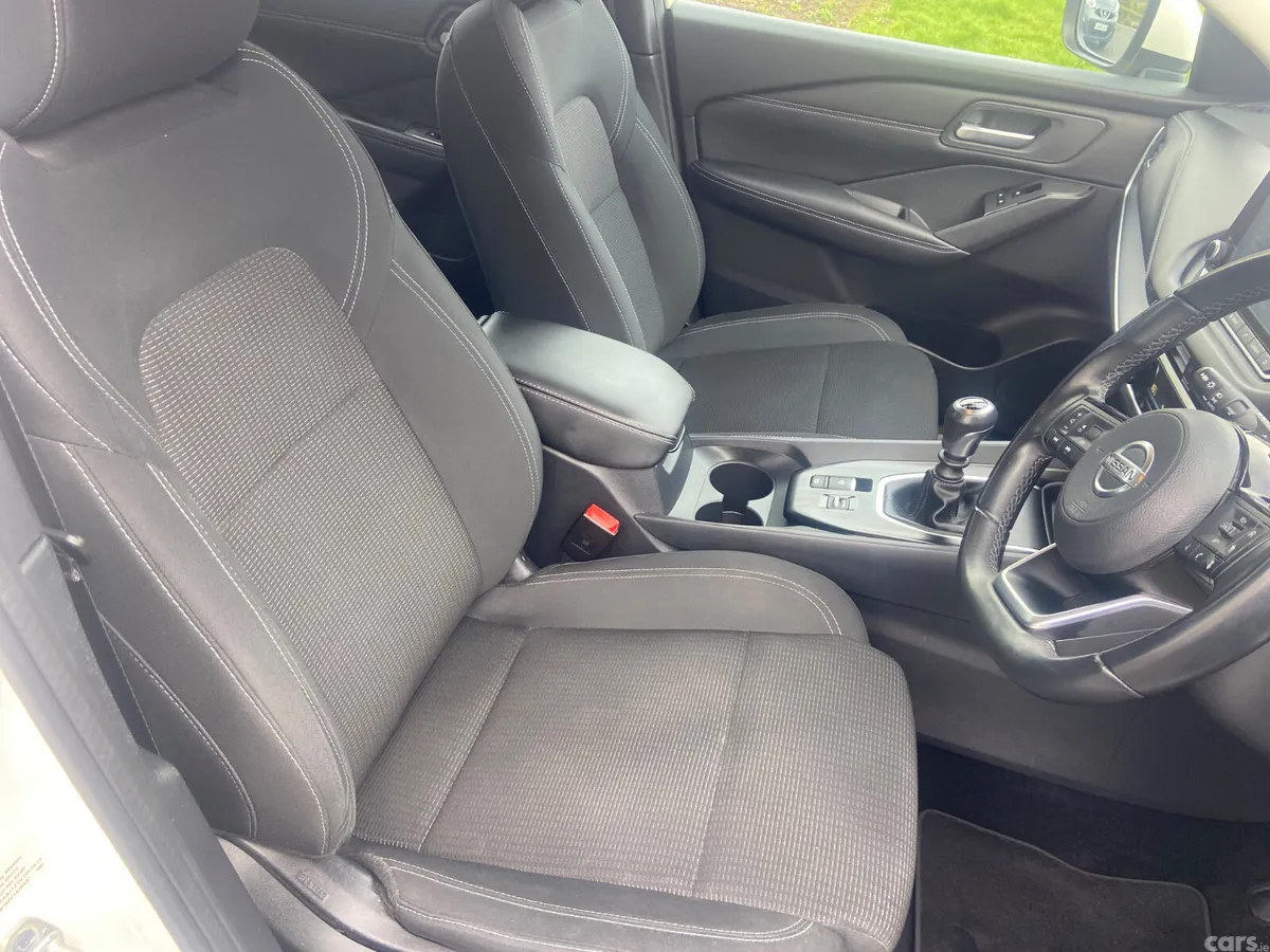 Nissan Qashqai MPV, Petrol, 2022, White