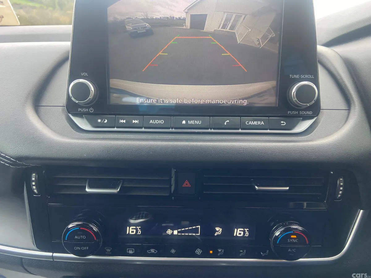 Nissan Qashqai MPV, Petrol, 2022, White
