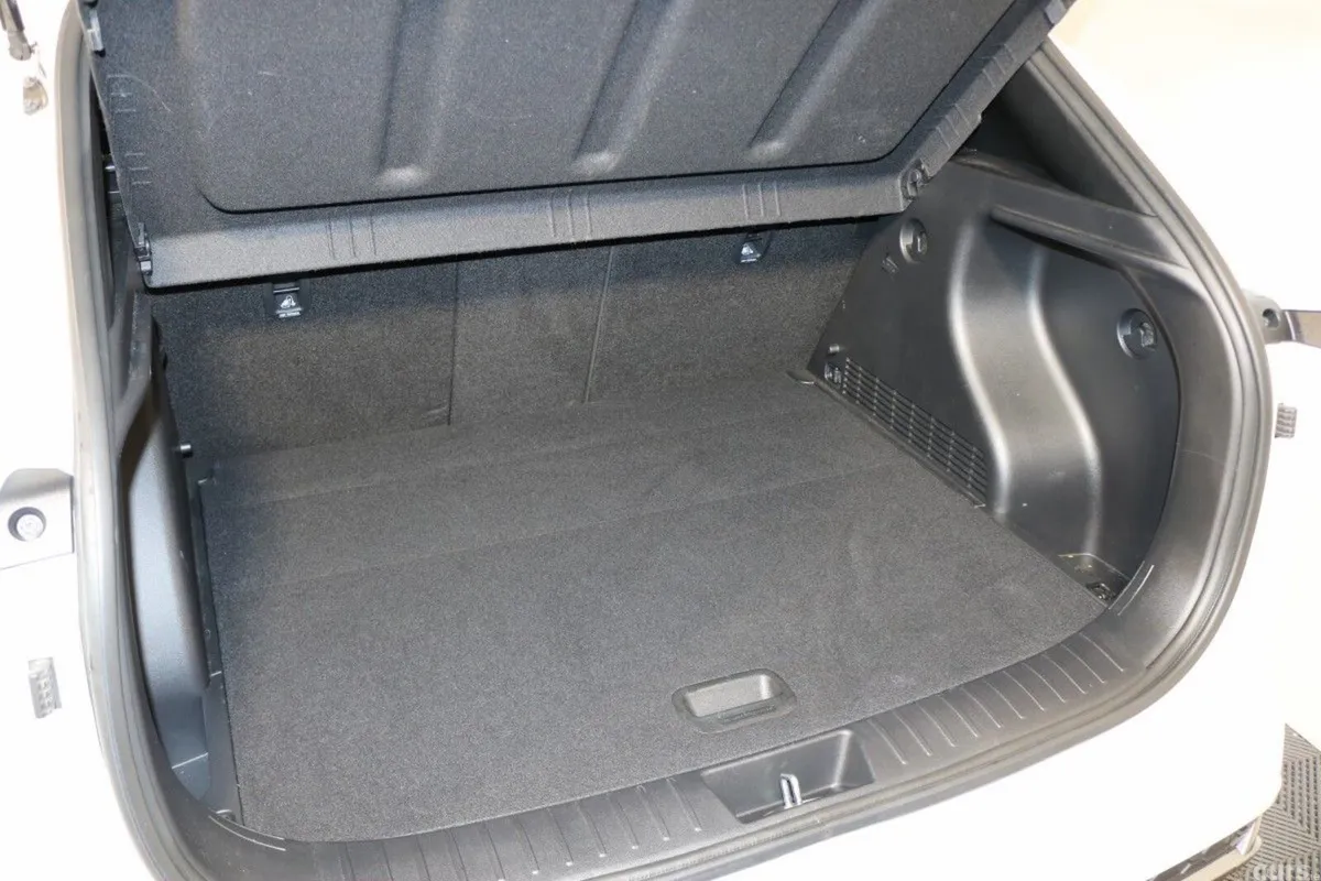 Hyundai KONA MPV, Petrol, 2025, White
