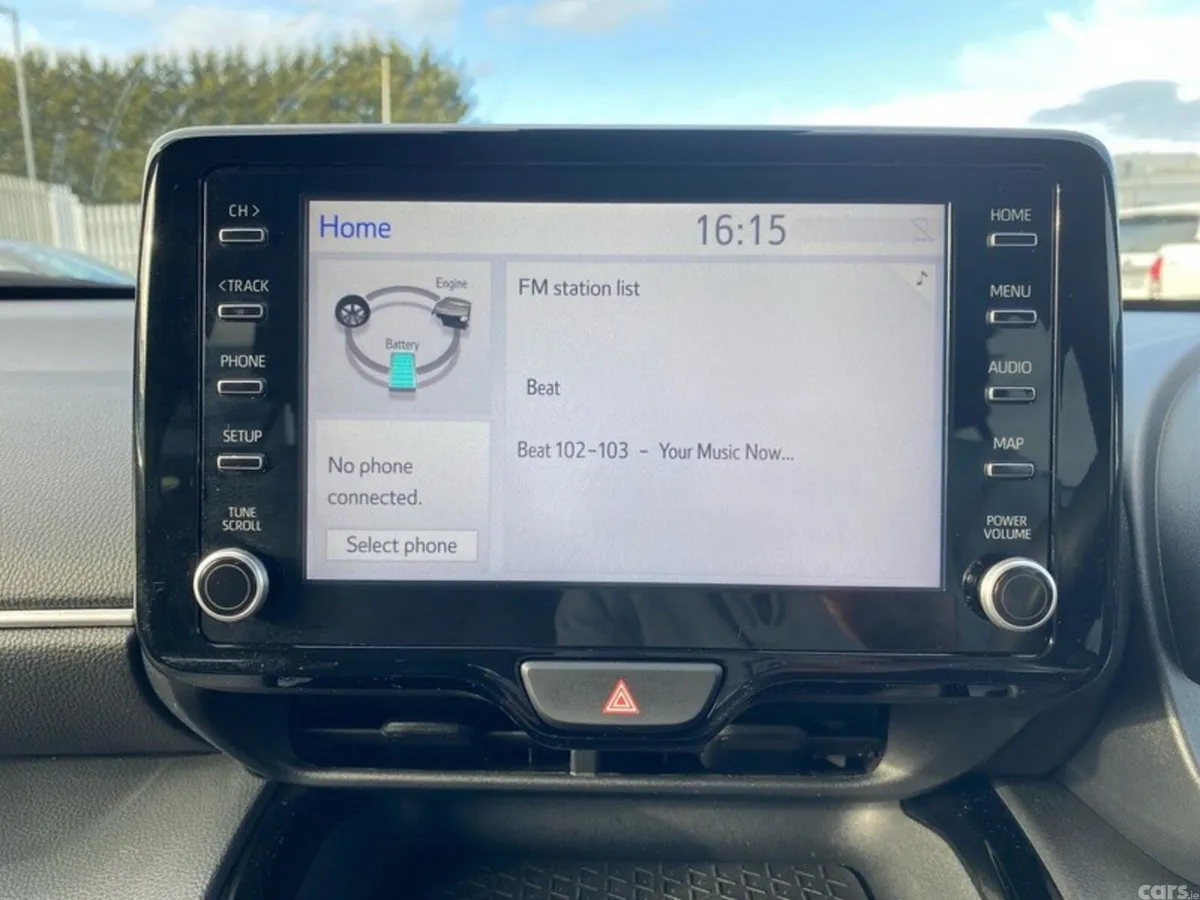 Toyota Yaris Cross Hatchback, Petrol Hybrid, 2023, Silver
