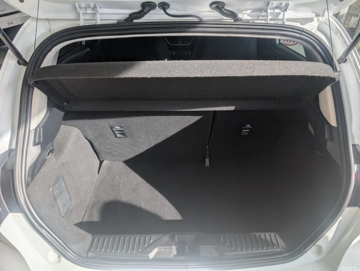 Ford Fiesta Hatchback, Petrol, 2022, White