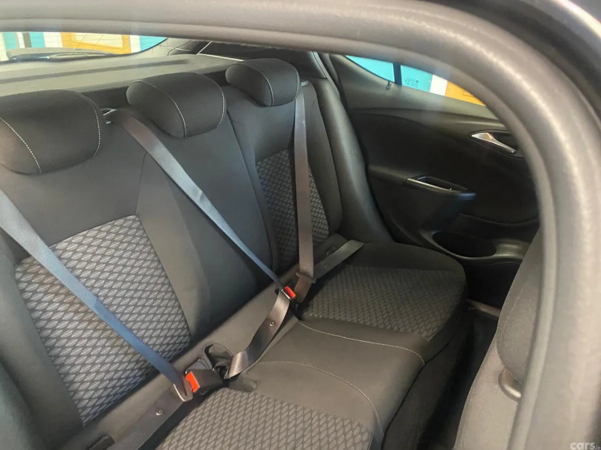 Opel Astra Hatchback, Diesel, 2021, Black