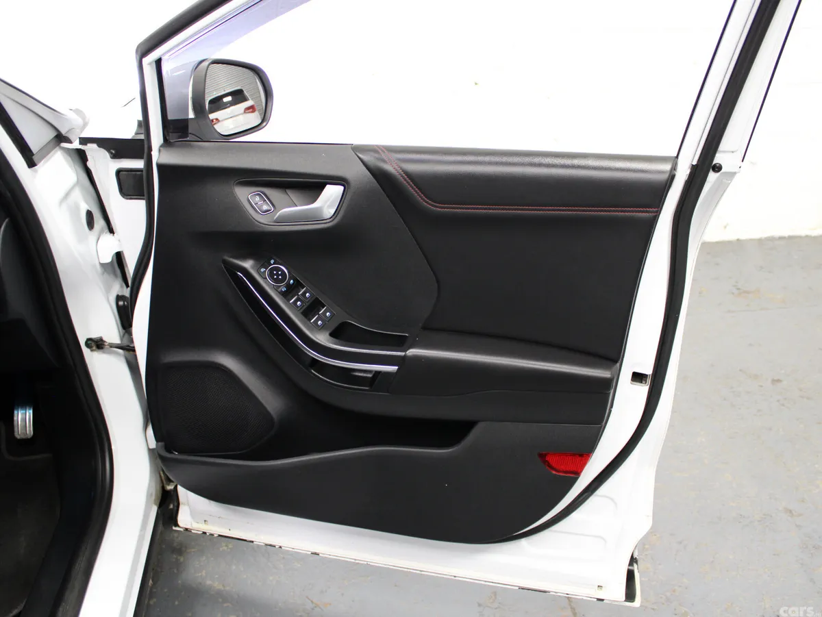 Ford Puma MPV, Diesel, 2021, White