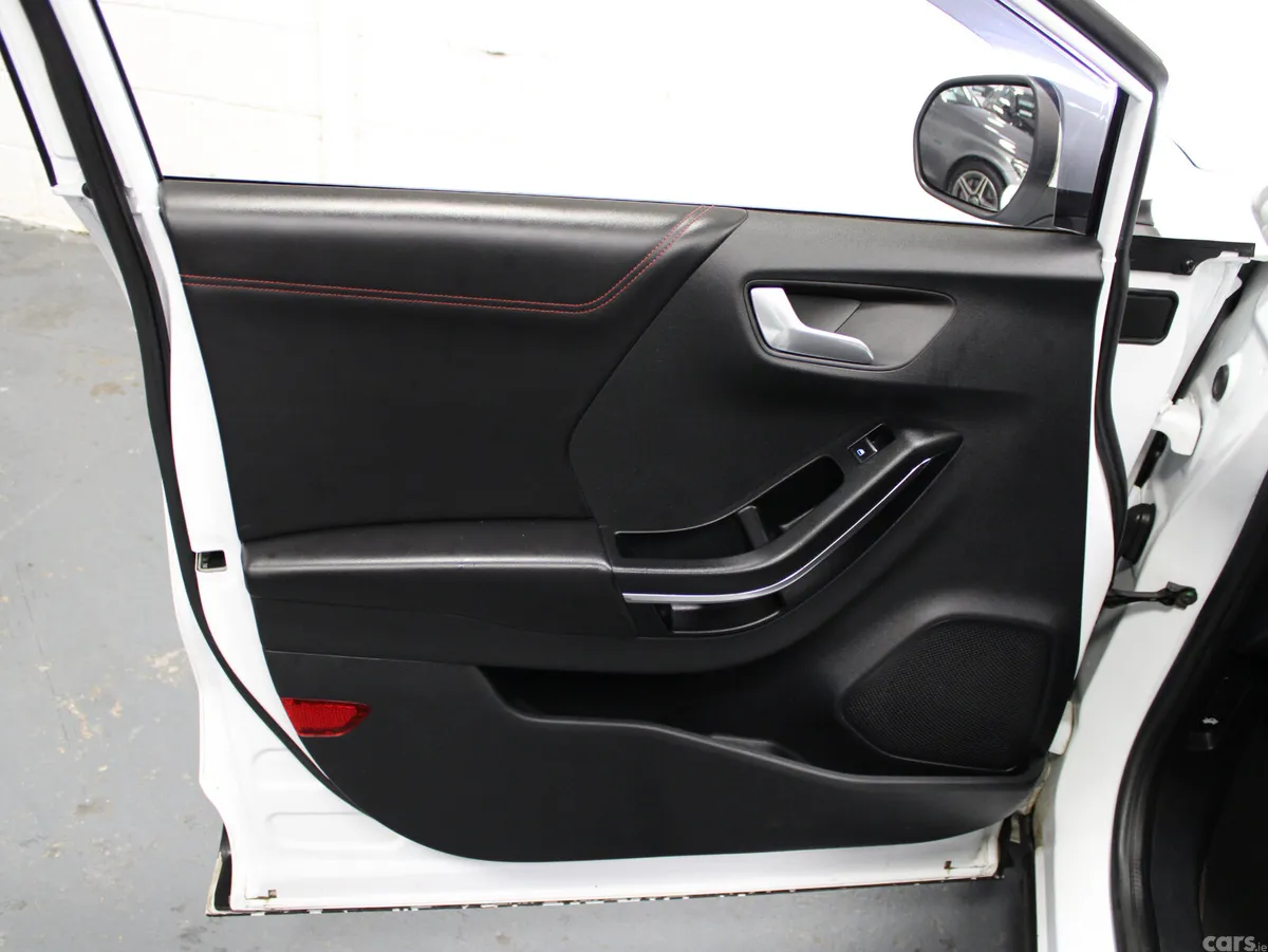 Ford Puma MPV, Diesel, 2021, White