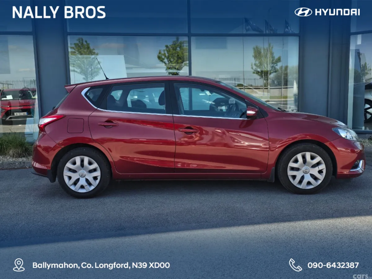 Nissan Pulsar Hatchback, Diesel, 2015, Red