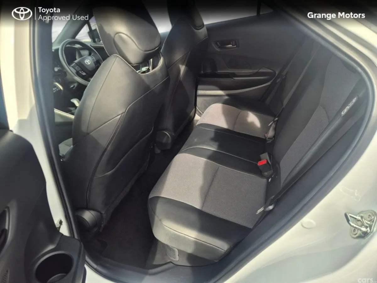 Toyota C-HR SUV, Petrol Hybrid, 2024, White
