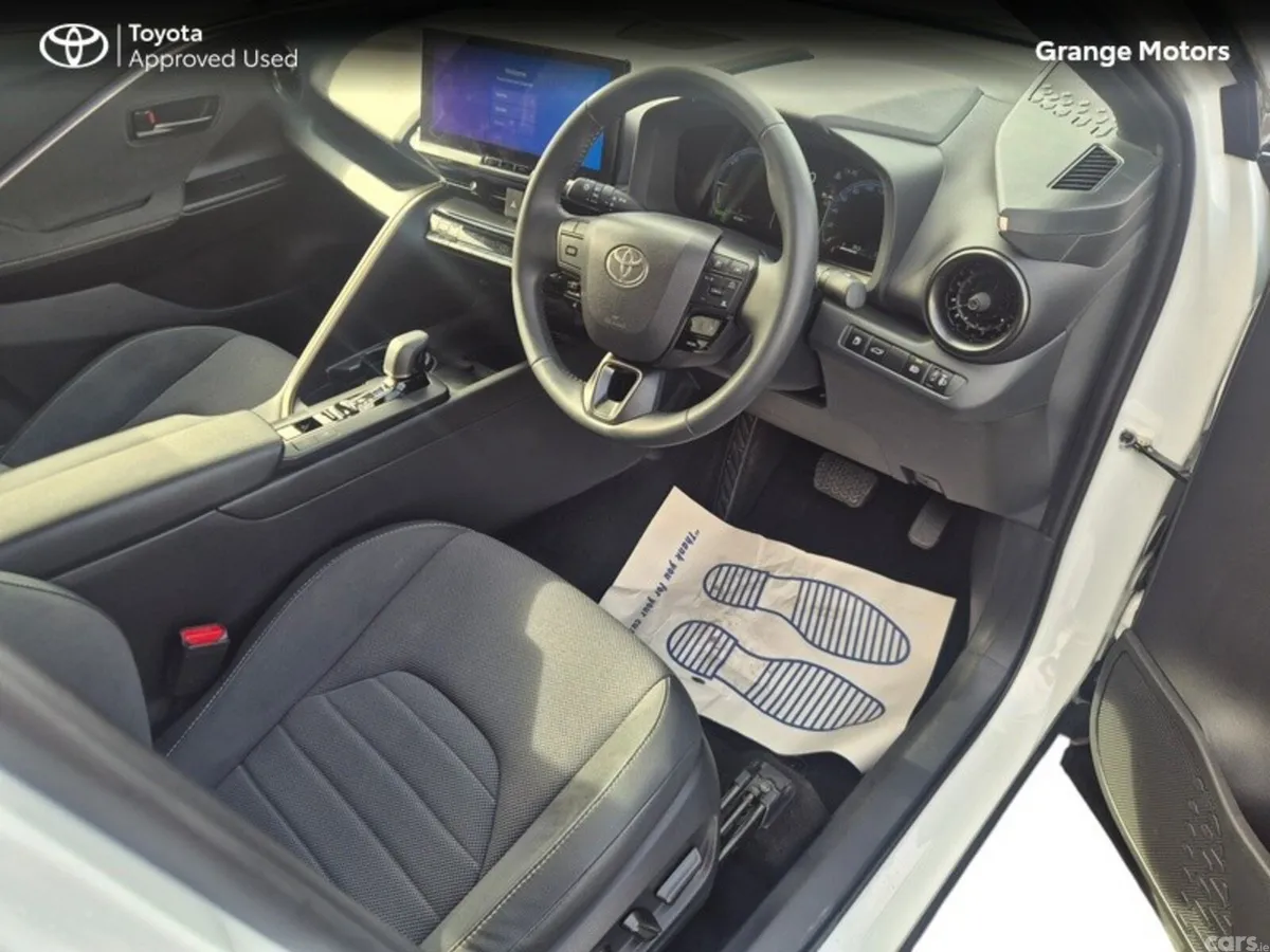 Toyota C-HR SUV, Petrol Hybrid, 2024, White