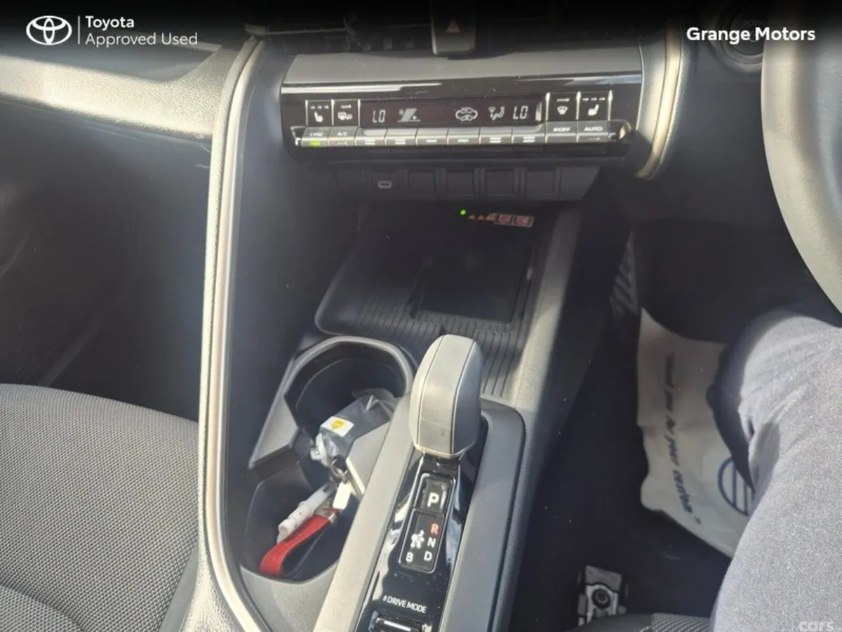 Toyota C-HR SUV, Petrol Hybrid, 2024, White