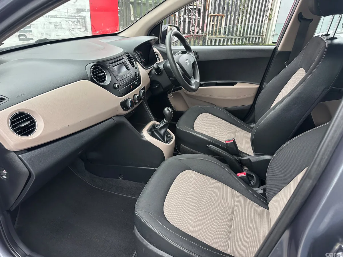 Hyundai i10 Hatchback, Petrol, 2015, Grey