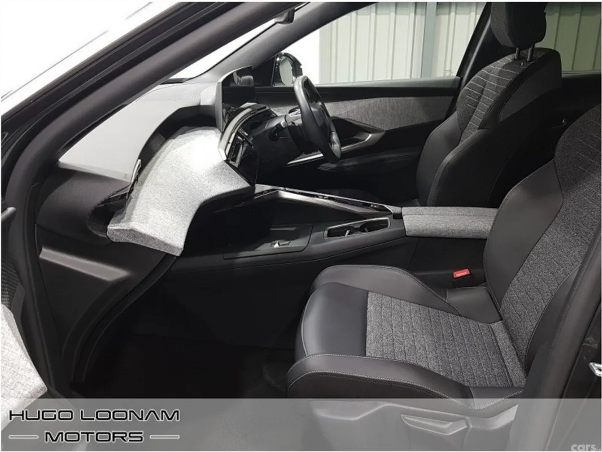 Peugeot 5008 MPV, Petrol, 2025, Grey