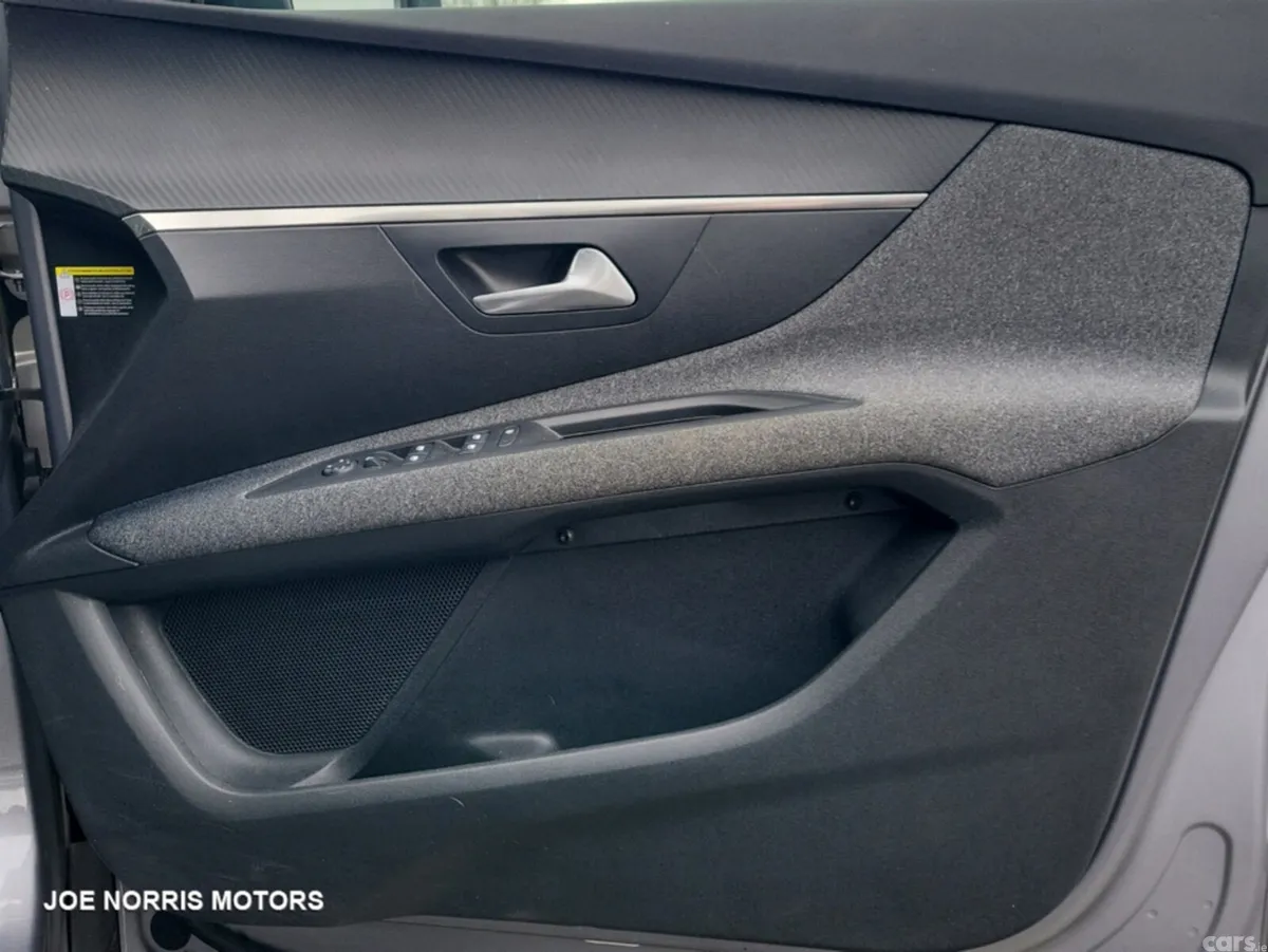 Peugeot 3008 MPV, Petrol, 2021, Grey