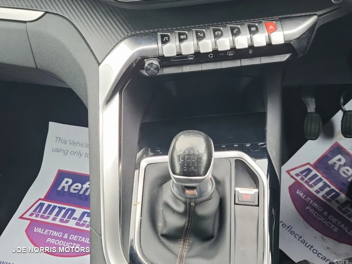 Peugeot 3008 MPV, Petrol, 2021, Grey