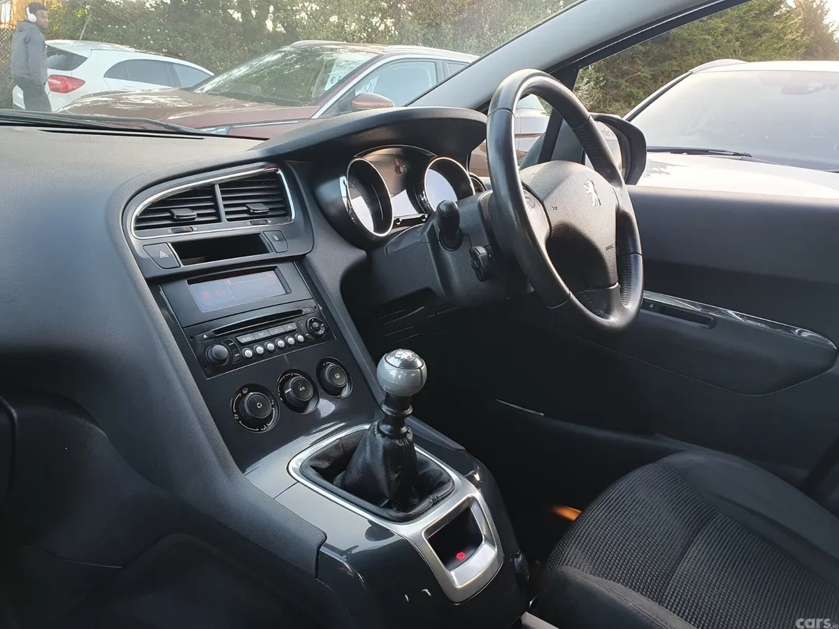 Peugeot 5008 MPV, Diesel, 2013, Black