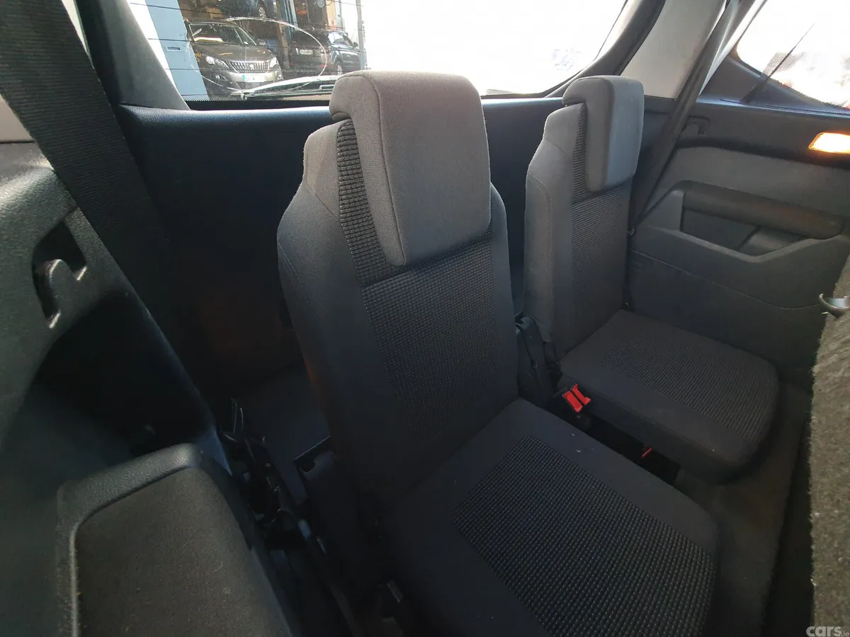 Peugeot 5008 MPV, Diesel, 2013, Black