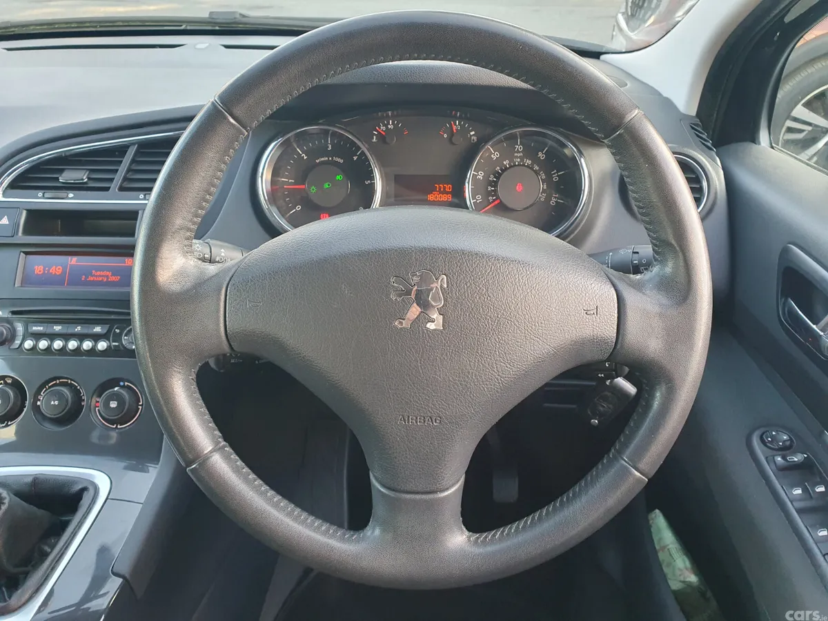 Peugeot 5008 MPV, Diesel, 2013, Black