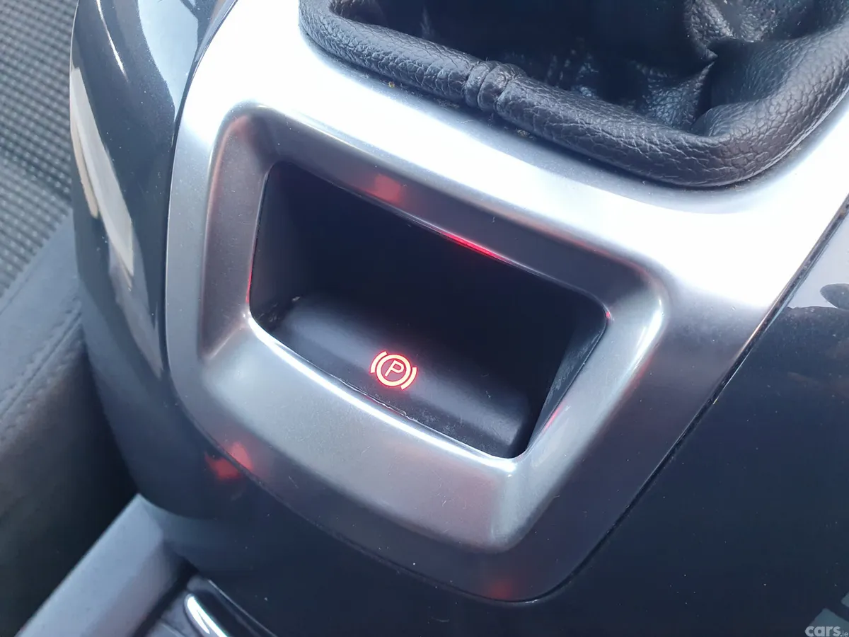 Peugeot 5008 MPV, Diesel, 2013, Black