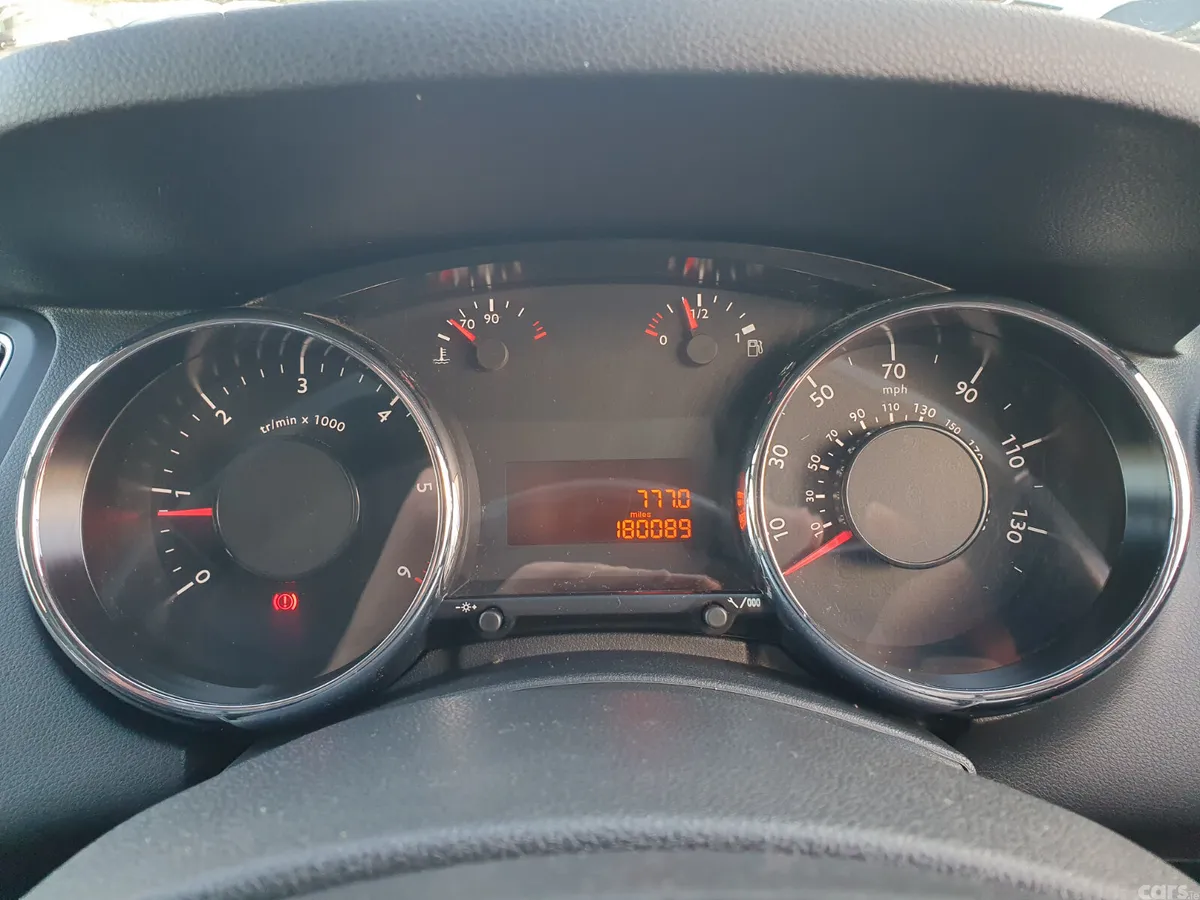 Peugeot 5008 MPV, Diesel, 2013, Black