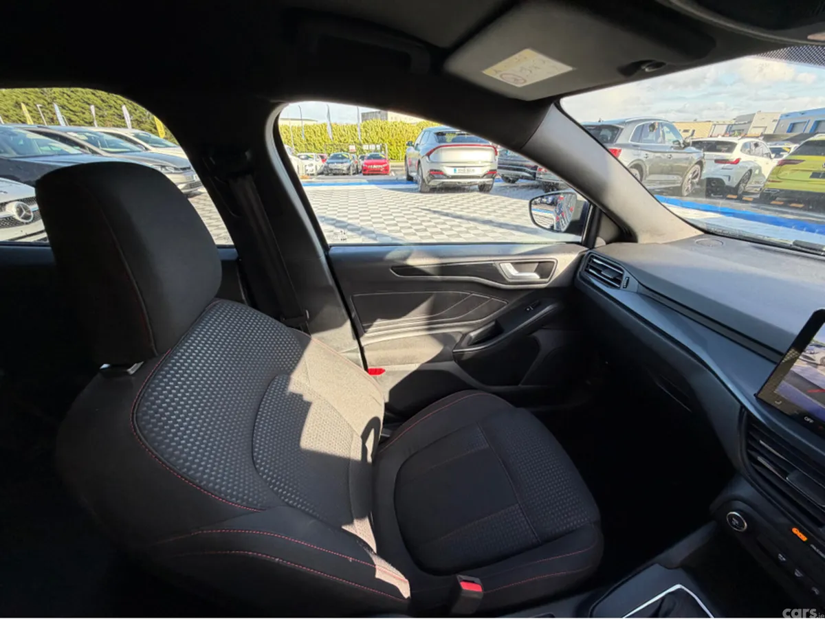 Ford Focus Hatchback, Petrol, 2023, Blue