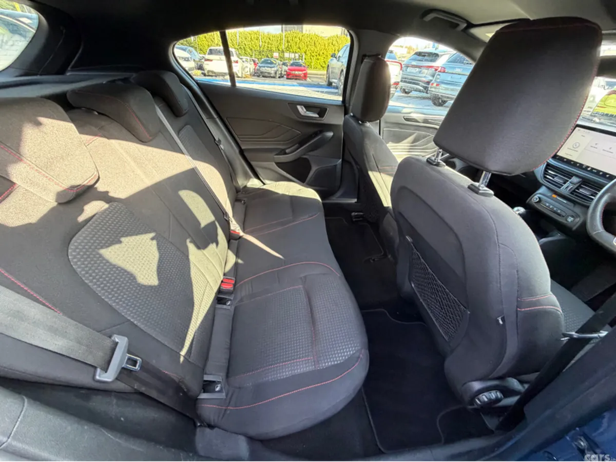 Ford Focus Hatchback, Petrol, 2023, Blue
