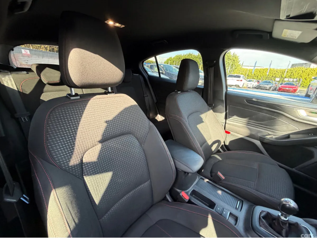 Ford Focus Hatchback, Petrol, 2023, Blue