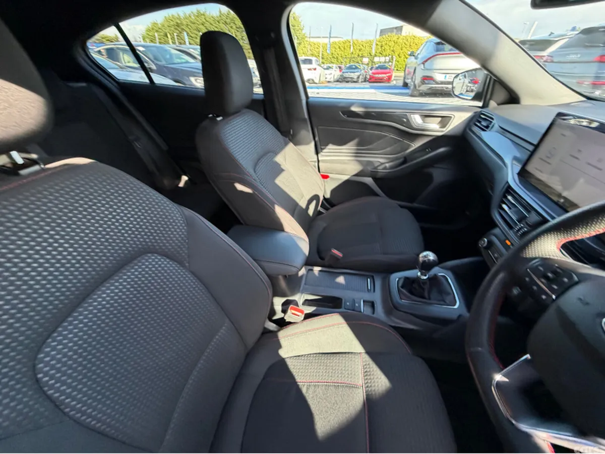 Ford Focus Hatchback, Petrol, 2023, Blue