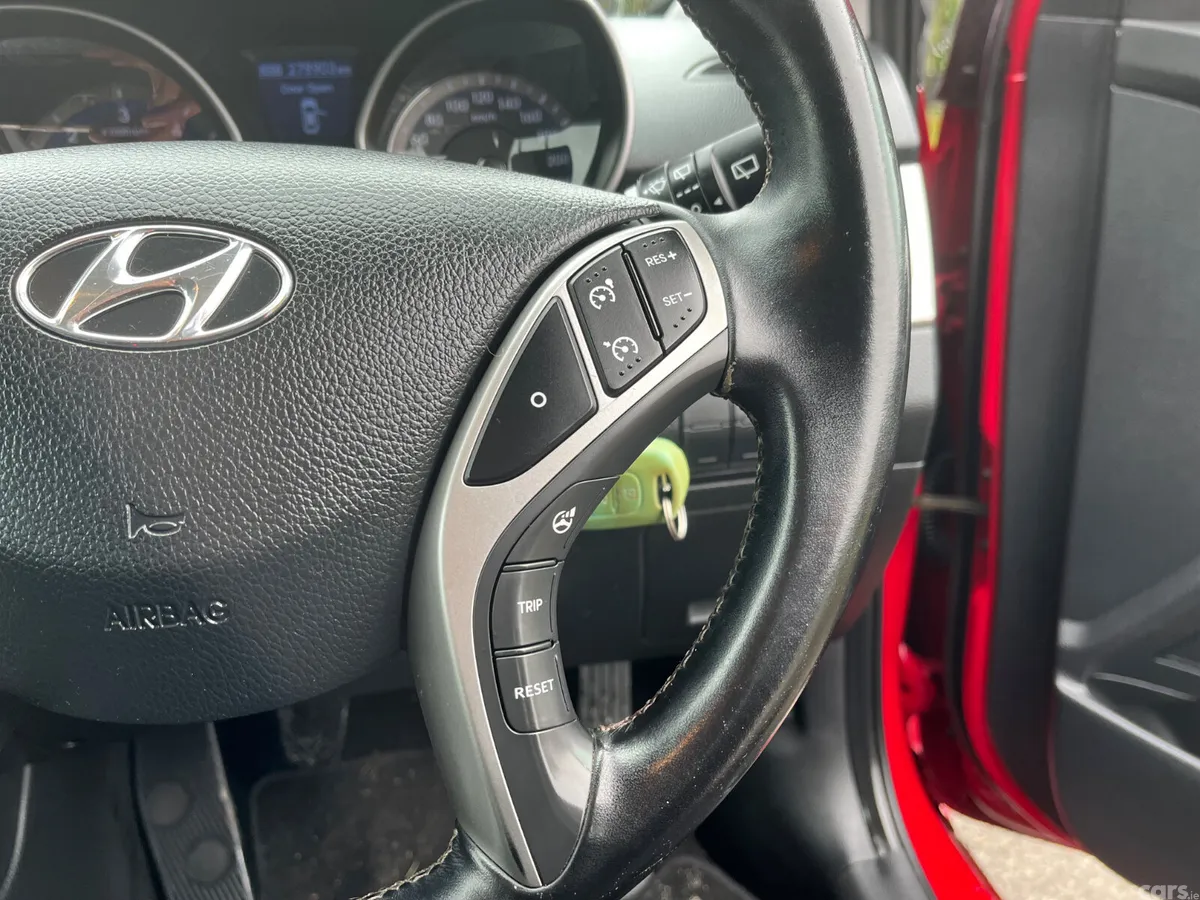 Hyundai i30 Hatchback, Diesel, 2014, Red