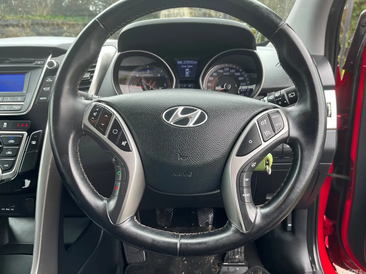 Hyundai i30 Hatchback, Diesel, 2014, Red