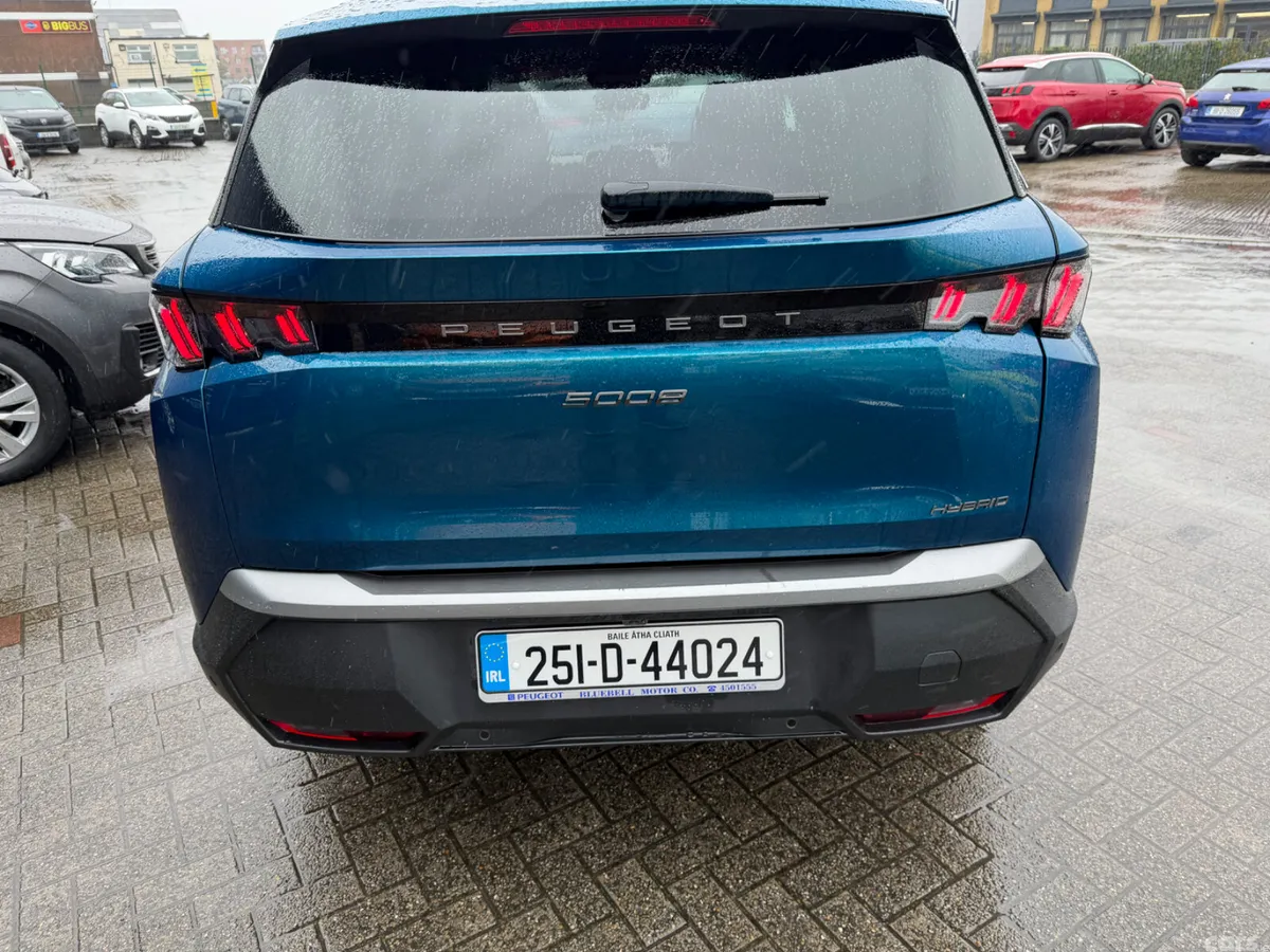 Peugeot 5008 MPV, Petrol, 2025, Blue
