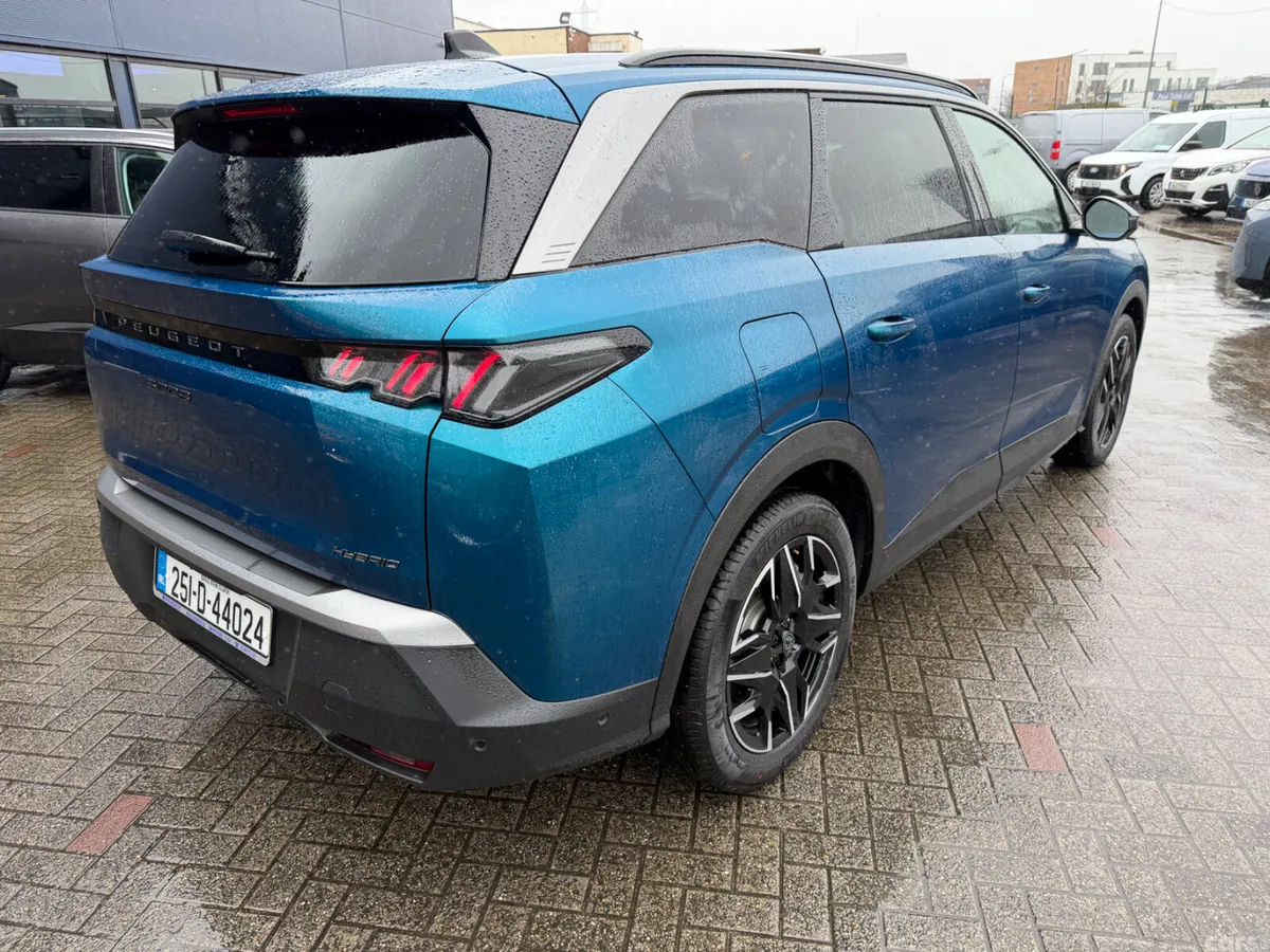 Peugeot 5008 MPV, Petrol, 2025, Blue