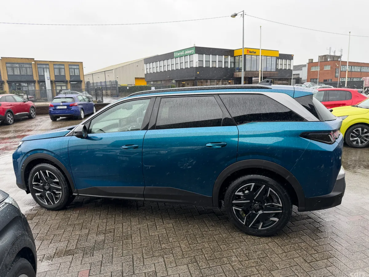 Peugeot 5008 MPV, Petrol, 2025, Blue