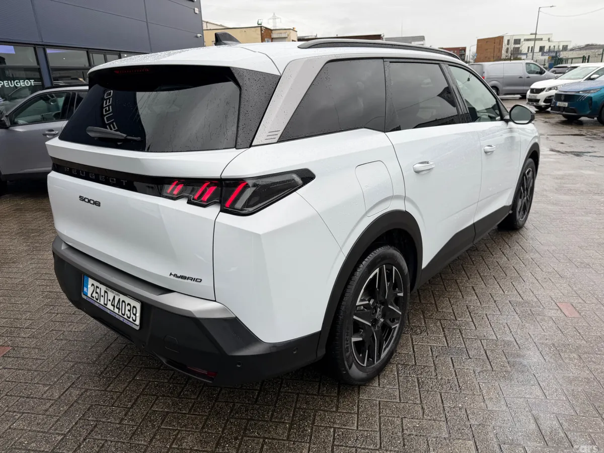 Peugeot 5008 MPV, Petrol, 2025, White