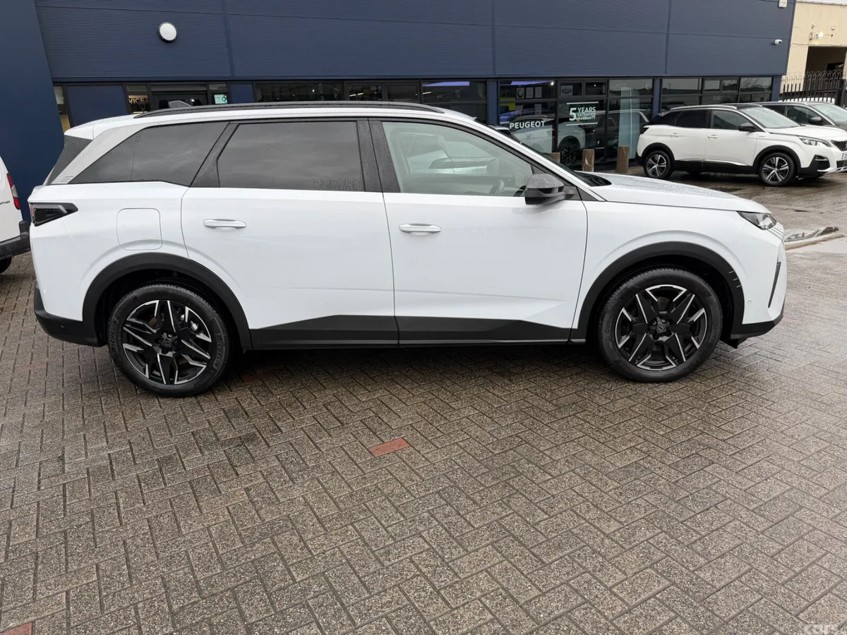 Peugeot 5008 MPV, Petrol, 2025, White