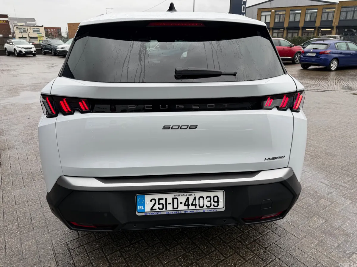 Peugeot 5008 MPV, Petrol, 2025, White