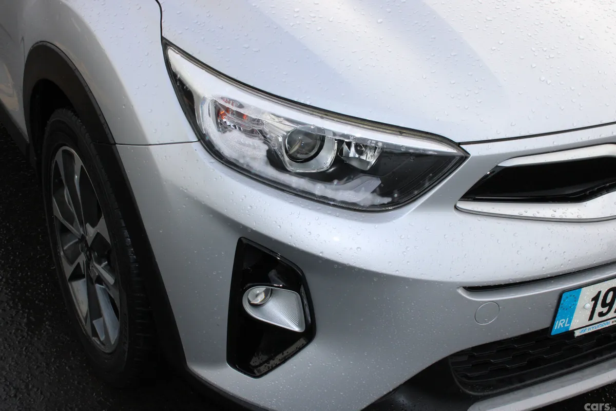 Kia Stonic Estate/Jeep, Petrol, 2019, Grey