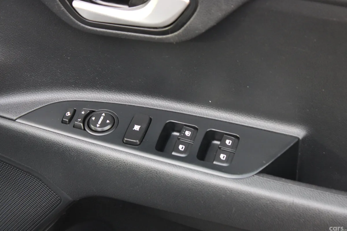 Kia Stonic Estate/Jeep, Petrol, 2019, Grey