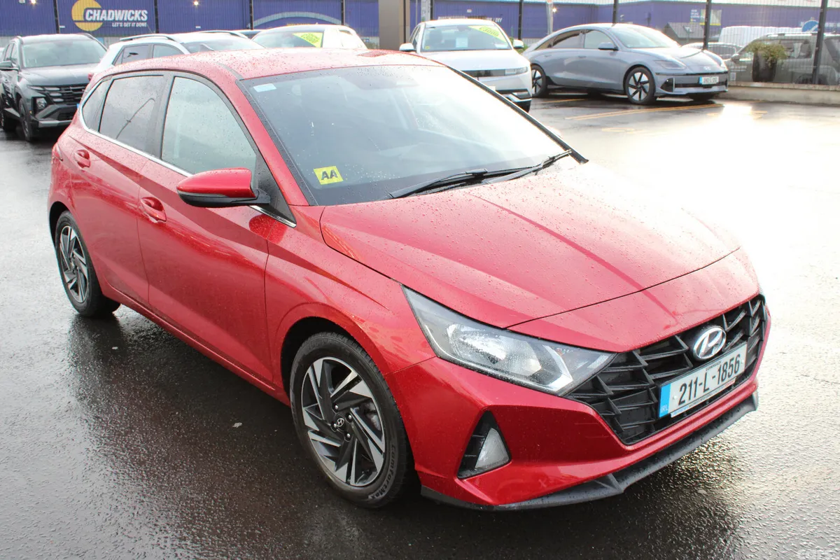 Hyundai i20 Hatchback, Petrol, 2021, Red