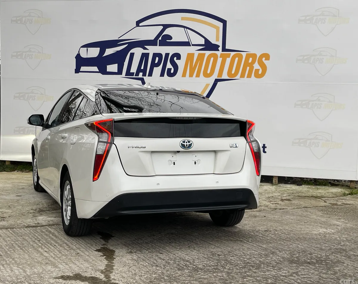 Toyota Prius Hatchback, Petrol Hybrid, 2016, White