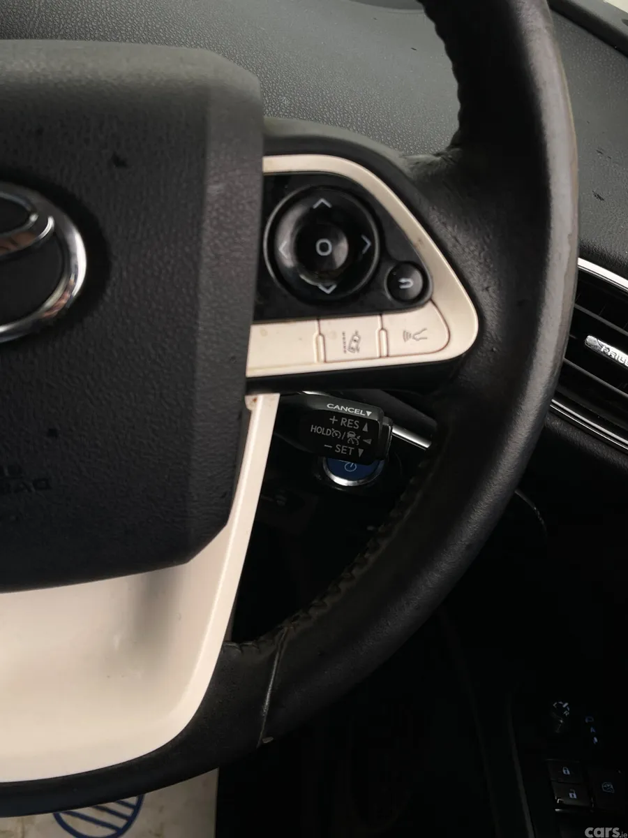 Toyota Prius Hatchback, Petrol Hybrid, 2016, White