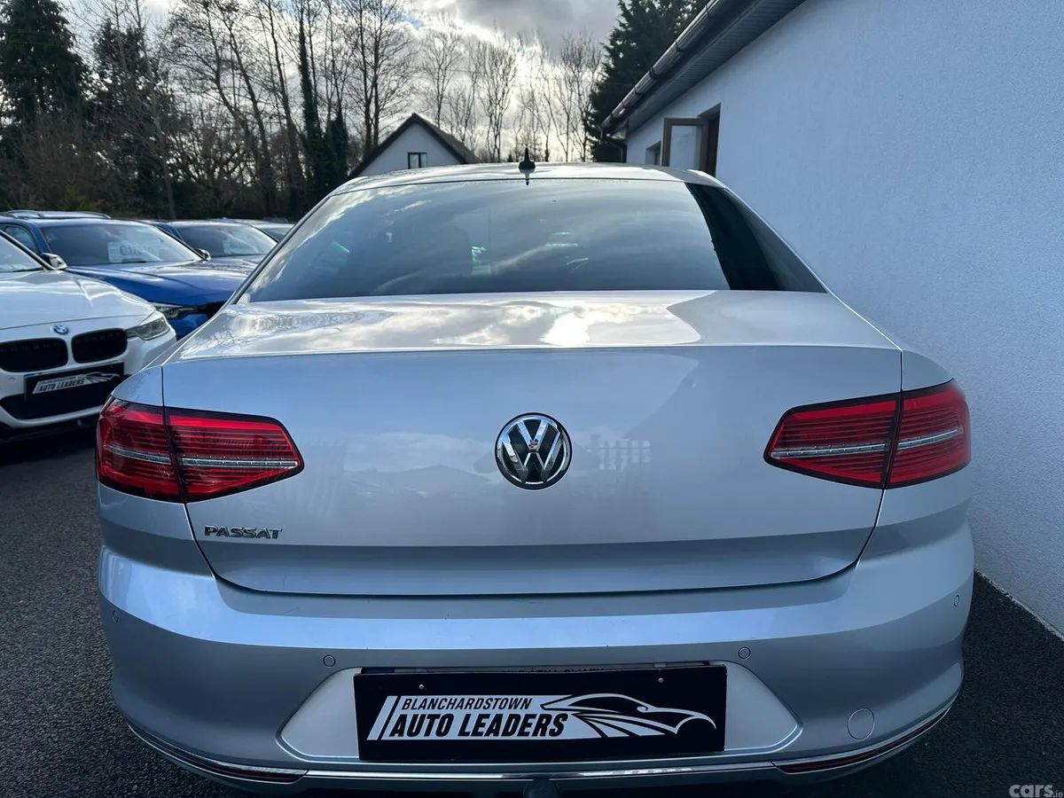 Volkswagen Passat Saloon, Diesel, 2019, Grey